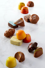 Load image into Gallery viewer, Chocolate Pralines 21pcs